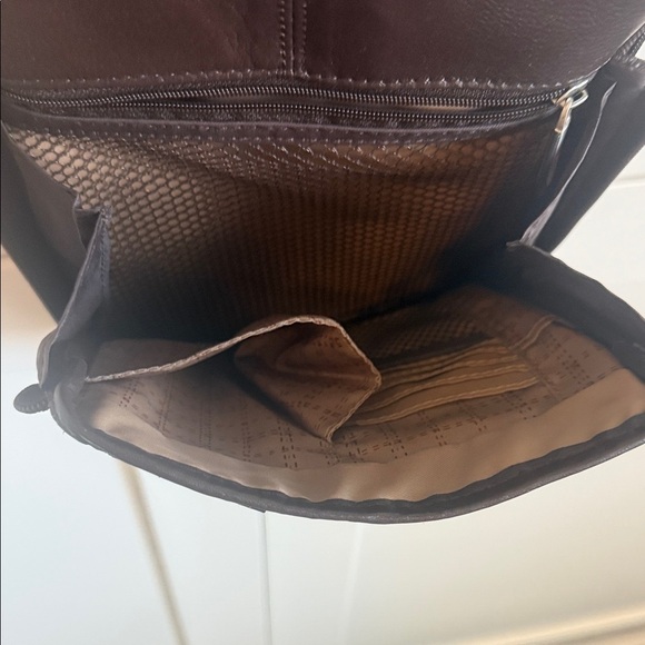 TRAVELON Men's Black Faux Leather Sling Bag - Picture 5 of 11